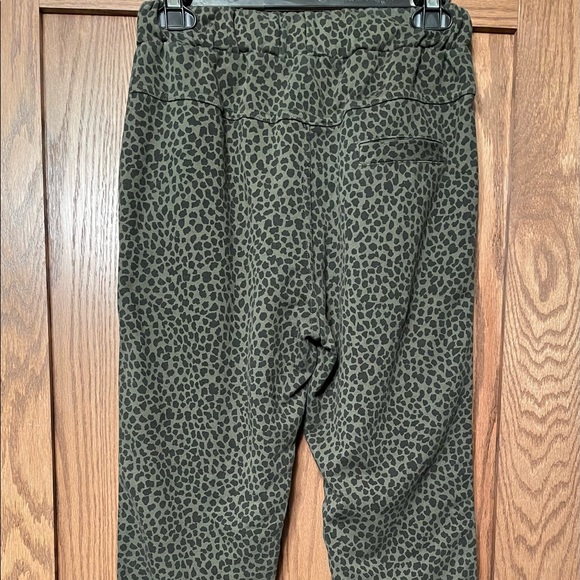 Baci brand straight leg animal print pull on pant - Picture 2 of 5